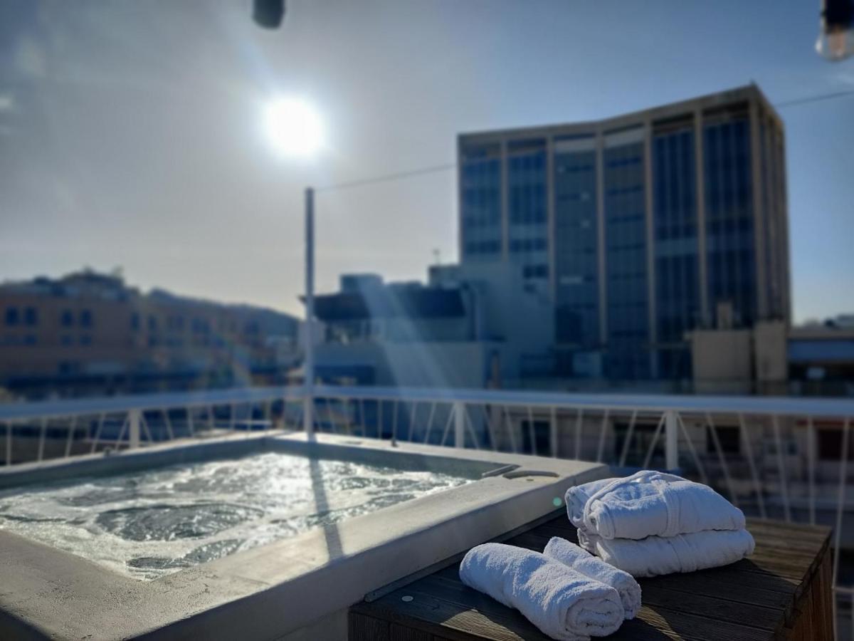 Unique Solar Penthouse With Jacuzzi And Sauna In Central Athen Eksteriør billede